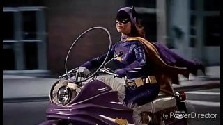 Estilo vintage Batgirl Cosplayer fodida na bunda e na buceta na paródia do Batman XXX