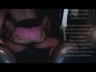 Hardcore Public sex in the Car at Mall Parking - Gostosa fodendo no carro
