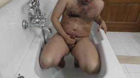 gianni ginestra pees and masturbates in the bathtub