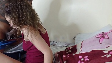 Fui visitar minha vizinha e acabei fudendo com o amigo dela dotado no pelo