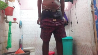 Czarny, sikanie, koguty, mięsień – film fetyszowy z solistką dziewczyną z niedźwiedziem, amatorami, młodymi gejami, analnie ruchanymi, duży kutas