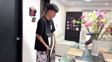 Mi vecina me pide ayuda para hacer unas copsas en la casa y me reconpensa con una rica follada