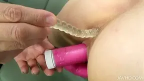 Natsumi Mitsu Caliente se Dildoa su Coño y Culo