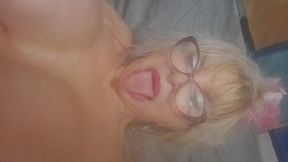 Brunette Manya gets deep throat service