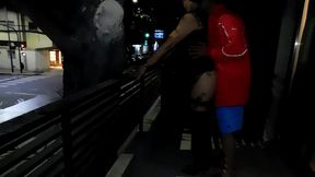 mi hijastro me recoje el culo en el balcon