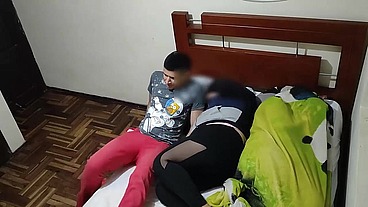 Por fin logré follarme ala mejor amiga de mi esposa cuando se queda en casa Que RICA COJIDA es una Gran puta
