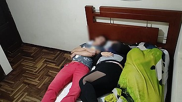 Por fin logré follarme ala mejor amiga de mi esposa cuando se queda en casa Que RICA COJIDA es una Gran puta
