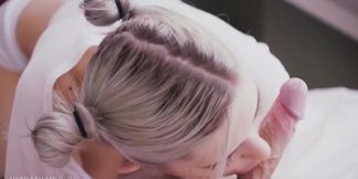 Brunette Eva Elfie gives a threesome