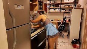 i got my hand stuck in the kitchen sink and asked my stepbrother for help. i wasn t wearing any panties and the big dick fucked my ass and came inside before helping me. luna oliveira e vagninho