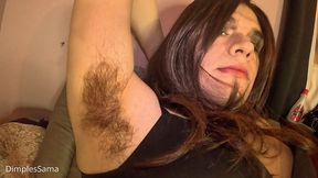 sniff my hairy armpits