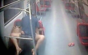 Amateur sex on the east express train luz-guainazes zl
