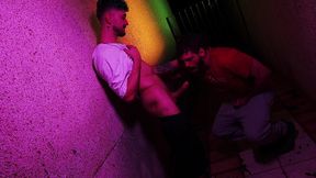 casado levou amigo pro quintal e mamou escondido da esposa