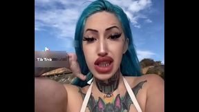 perra caliente otaku sexy de pelo azul