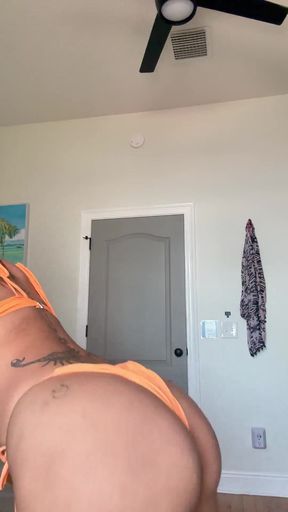Amateur teen with big ass shows off her perky boobs and tits