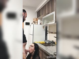 Putita en la cocina