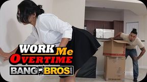 Hot - Maklerin Rose Monroe reitet einen großen Dildo, bevor sie den harten Schwanz ihres Kunden reitet