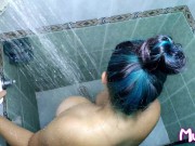 mi hermanastra lesbiana bañandose y masturbandose , me la follo,