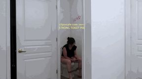 STRONG FLOWING TOILET PEE