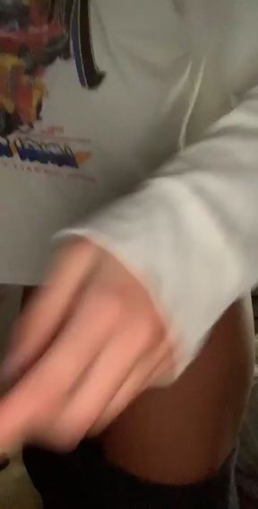 Curvy blonde pro spreads ass for teasing pleasure