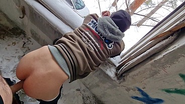 A straight man fucked a jerking guy in an abandoned hospital building