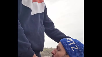 A guy sucks a big cock that ejaculates a big dose of sperm un his face outside