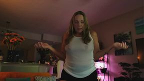Curvy platinum milf Kymber Leigh gets caught in the rain and gives a deepthroat blowjob