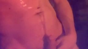 amateur boy filmed in the bathtub pissing on his own body