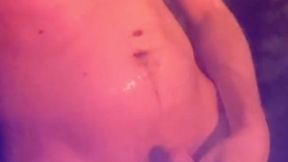amateur boy filmed in the bathtub pissing on his own body