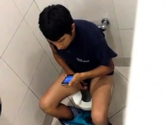 Str8 spy guy in public toilet