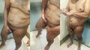 gordinho mostrando cuzinho