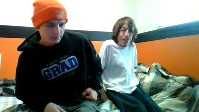Amateur guy blows a junkie on this live webcam show