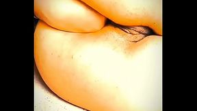 Pote avec une bbc frustr&eacute_, qui vient de rompre? Envie de Salope...je me fiste le cul profond&eacute_ment sous ses yeux....