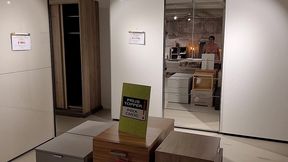 je me mets toute nue dans un magasin de meubles je te souhaite un beau ...
