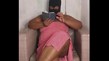 CRENTE SAFADA DA BUNDA GRANDE E BUCETA GOSTOSA FOI LER A B&Iacute_BLIA E FICOU COM TES&Atilde_O