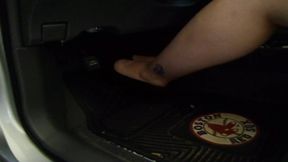 BBW chick pumping a pedal in the car