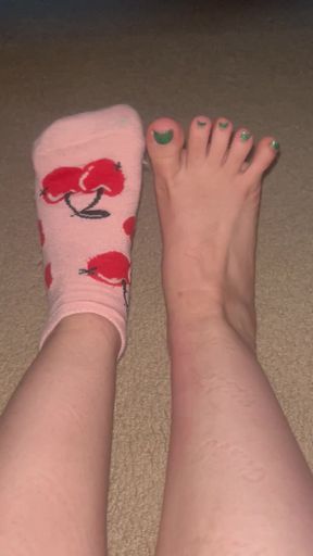 Slim hottie shows off her feet and socks in a sultry solo