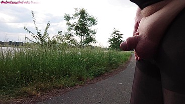 Pause in Strumpfhose auf der Radtour 1