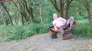 Pause in Strumpfhose auf der Radtour 1