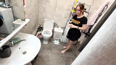 18 year old blonde stepsis helps moms bf in bathroom creampie blowjob