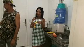 diarista millena gomes veio na minha casa faser um trabalho para me quando eu sair do banho ela se me ofereceu e me fez aquele boquete bem gostoso