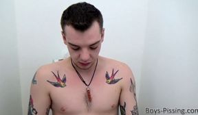 Tattooed amateur Ryan Fields pees and masturbates solo