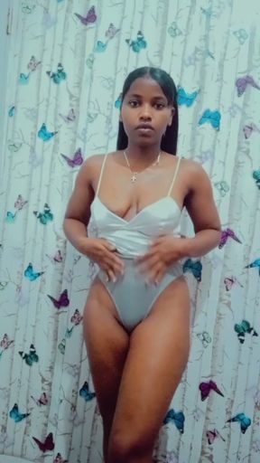 Look how my butt sounds you'll love seeing my butt move great You like it comment   Clip 2