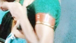 Malavika mohan bra open