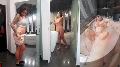 My stepsister shaves her wet pussy in the bathroom while I watch