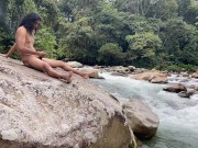 Me masturbo en lo profundo de la selva