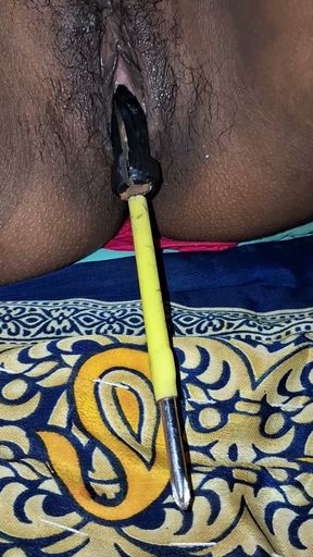 Erotic morning pussy masturbation - this cute girl has an orgasm   Clip 1