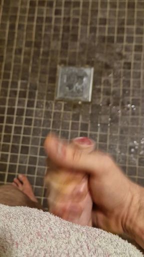 Quick masturbation in the gym showers