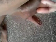 Masturbó en casa  solo y caliente..