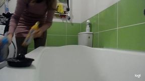 Pee in the bathtub mp4