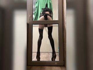 sissy rips her booty with a massive sextoy